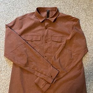 Lululemon men long sleeve double pocket shirt in XL